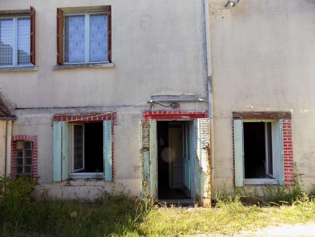 Maison 99 m² à Dun-Le-Poelier  - photo 2