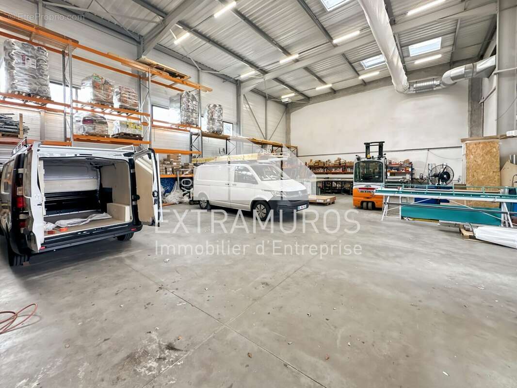 Commerce à SAINT-GENIS-LES-OLLIERES