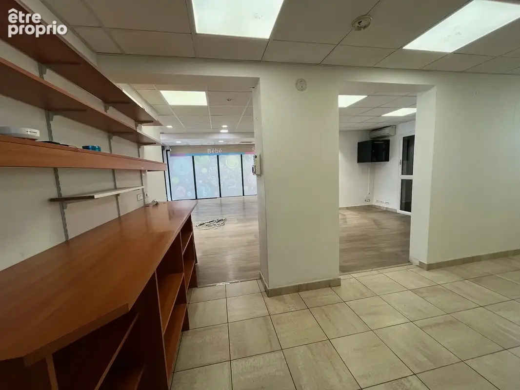 Local commercial  97 m2 + habitation 50 m2 - photo 3