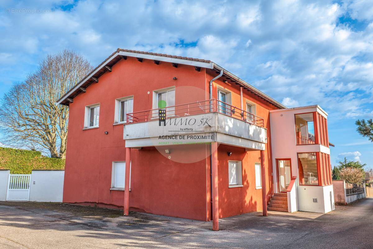 Appartement à NEYRON