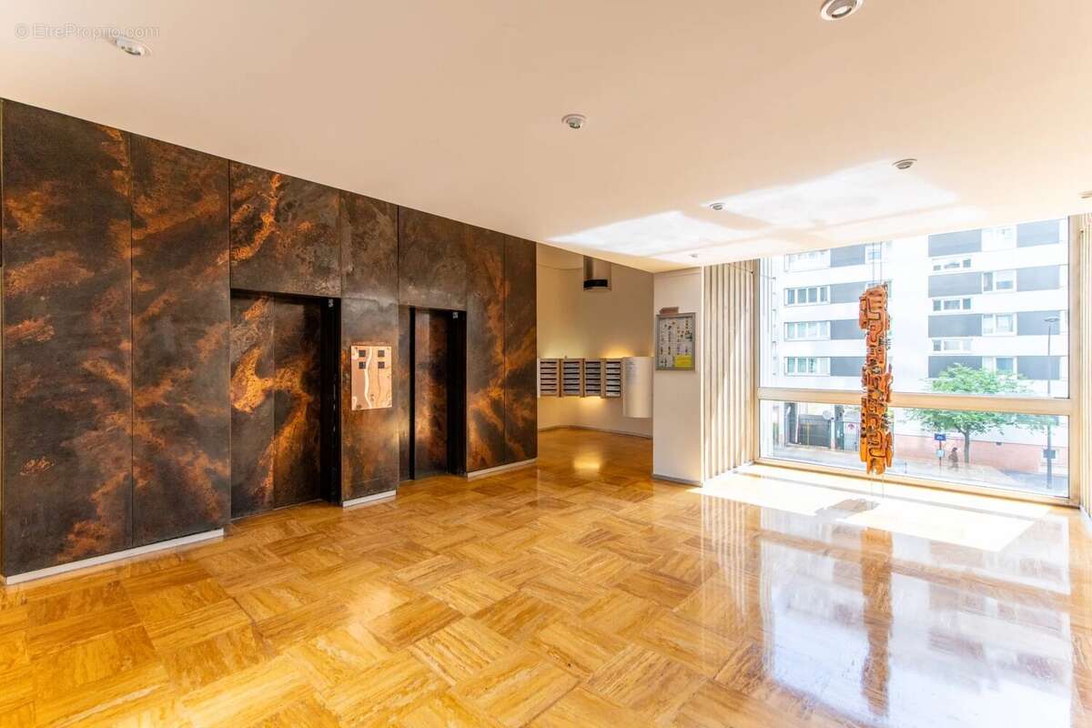 Appartement à PARIS-15E