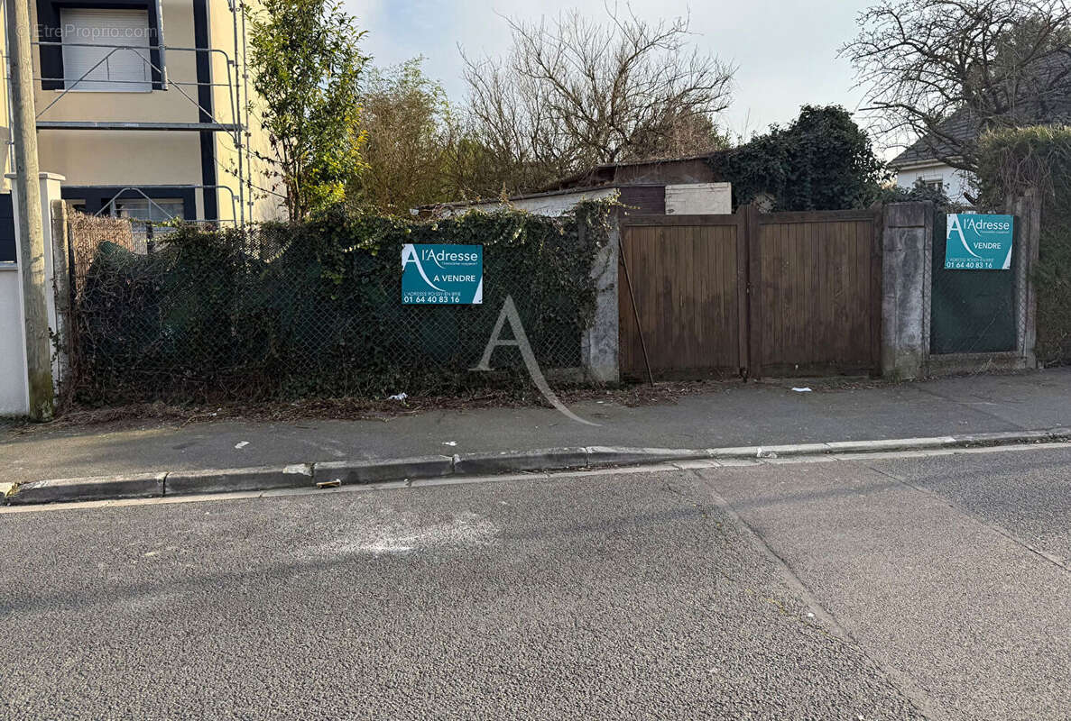 Terrain à MITRY-MORY