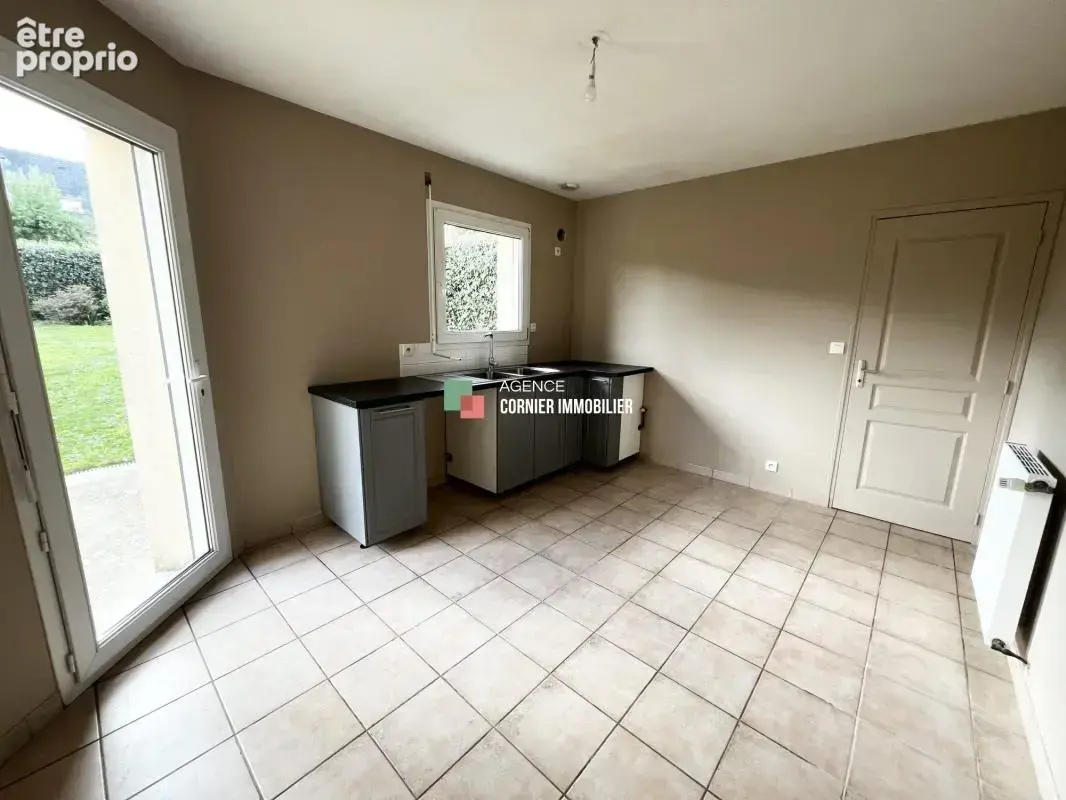 ACIGNE - Maison 6 pièces de 121 m² - photo 7