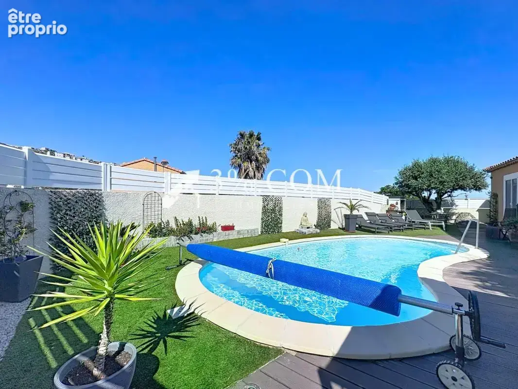 Maison de plain-pied avec piscine, jardin et vue dégagée sur - photo 15