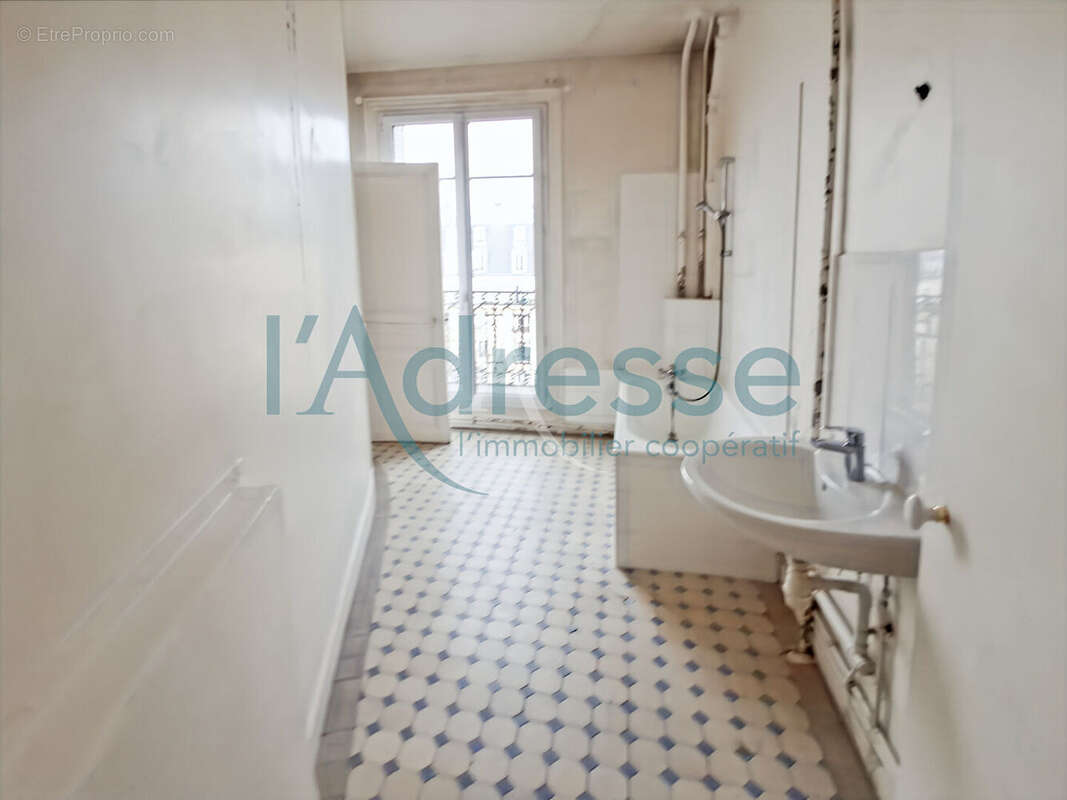 Appartement à PARIS-16E