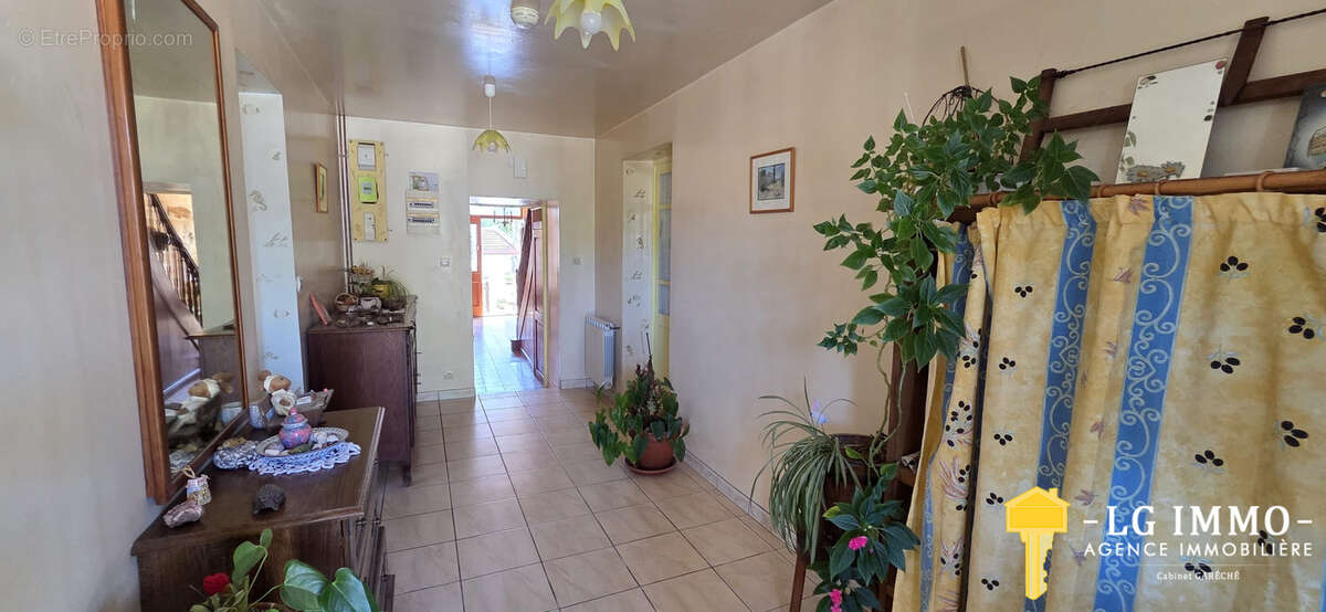 Maison charentaise 206 m2, 5 chambres, grandes dépendances, jardin - photo 14