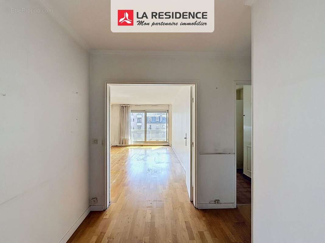 Appartement 74 m² à Paris-18e  - photo 4