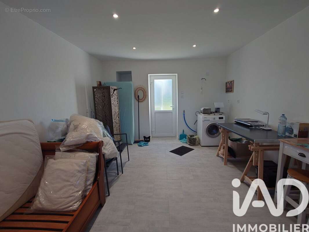 Maison 69 m² à Brigueil-Le-Chantre  - photo 3