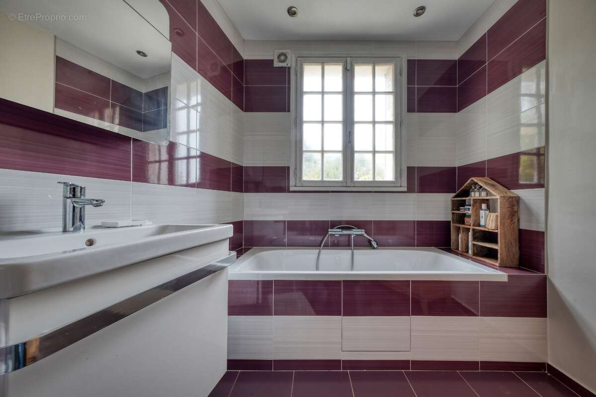 Belle maison meulière 8 pièces à vendre à JUVISY SUR ORGE (Essonne) à 20 km de Paris dans un quartier prisé ! - photo 17