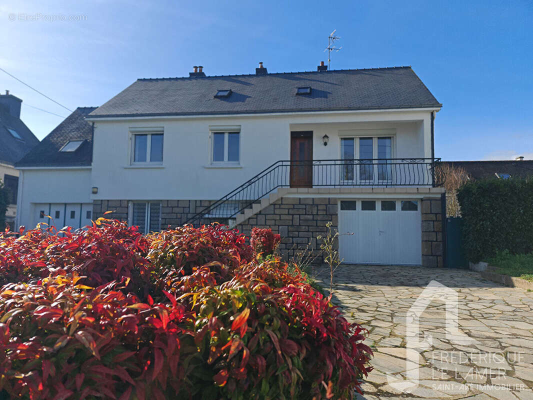 Maison à SAINT-AVE