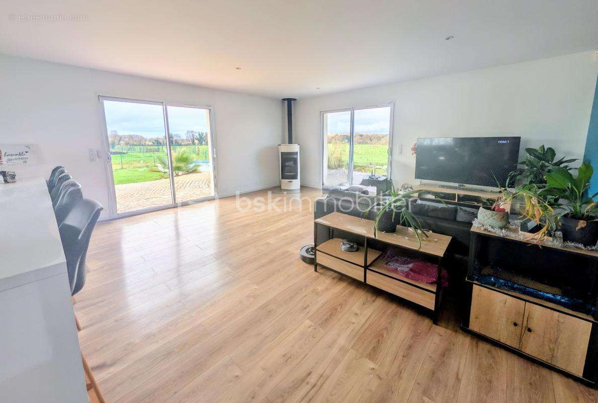 Maison à PONT-L'ABBE-D'ARNOULT