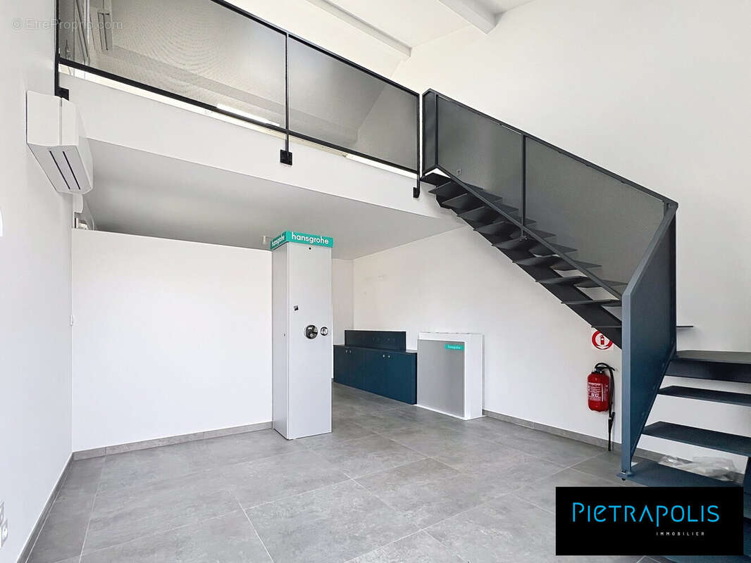 Commerce 352 m² à Pusignan  - photo 5