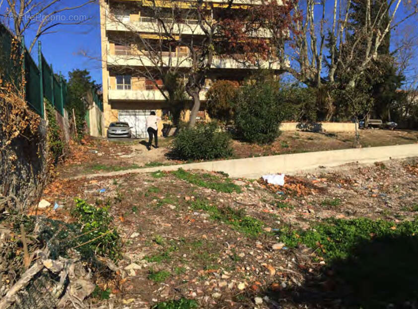 Terrain à MARSEILLE-4E