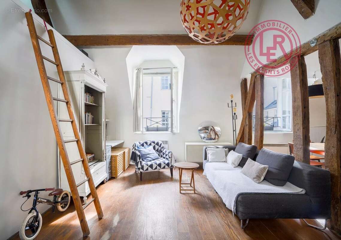 Appartement à PARIS-3E