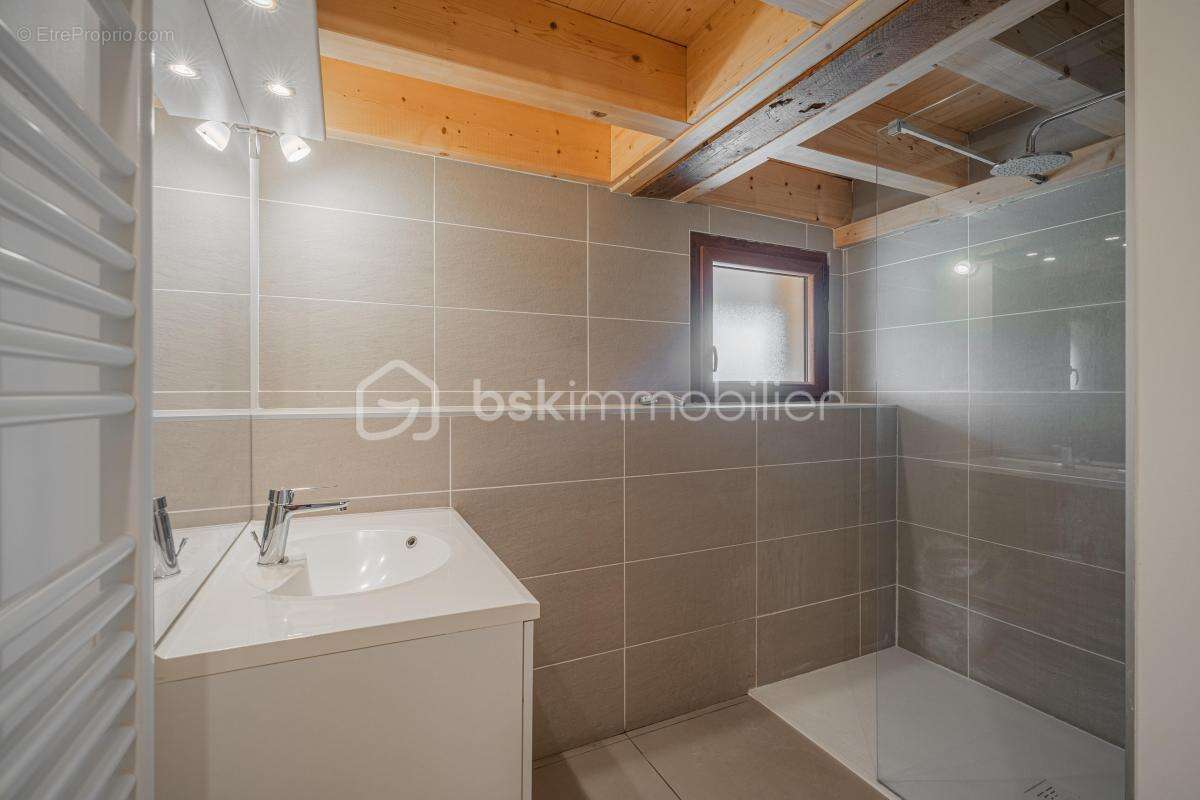 Appartement à VAULX