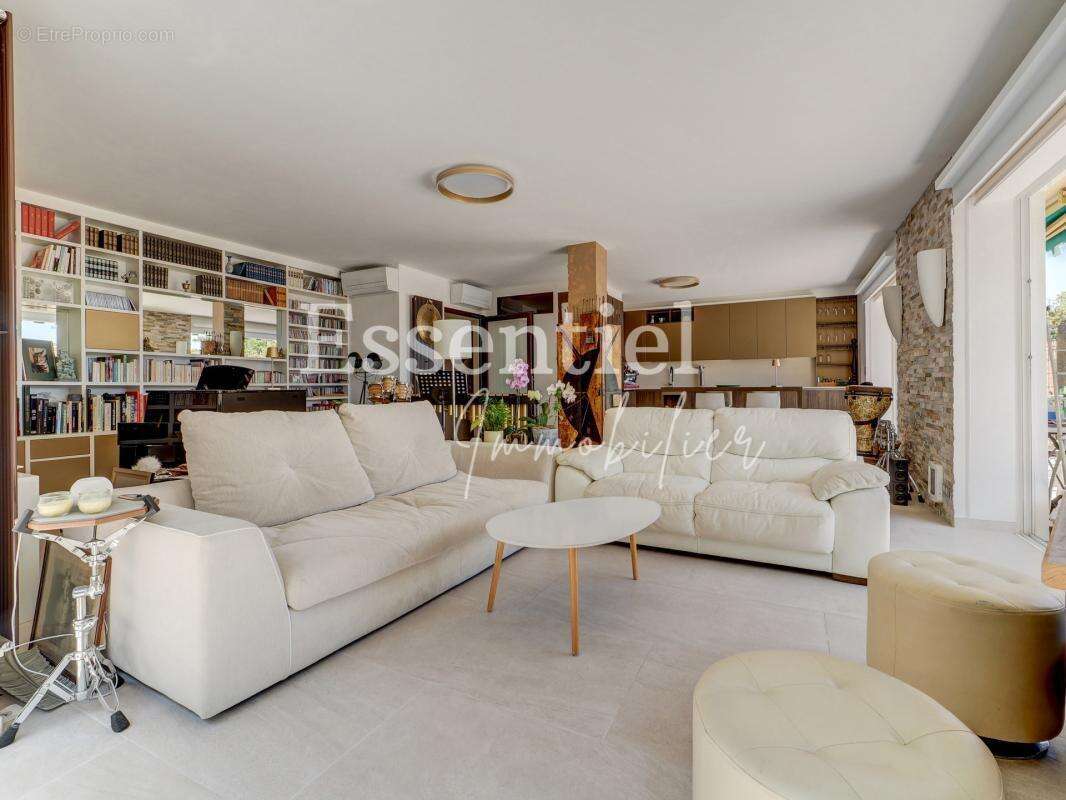 VILLEFRANCHE-SUR-MER  Appartement-villa de 107 m² avec plus de 300 m² de jardin - photo 10