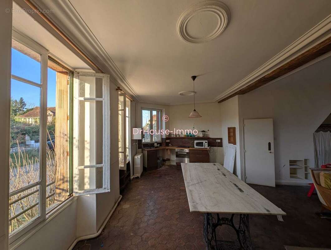 Maison à COURTEMPIERRE