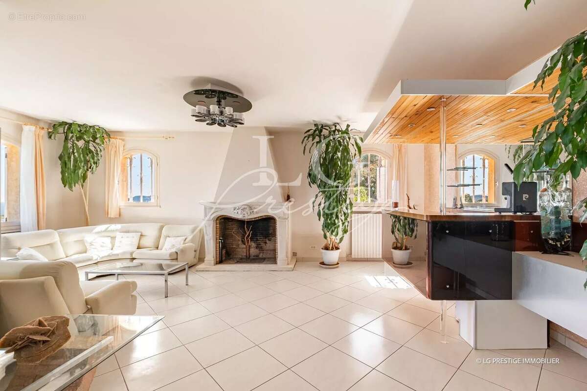 Maison à MANDELIEU-LA-NAPOULE