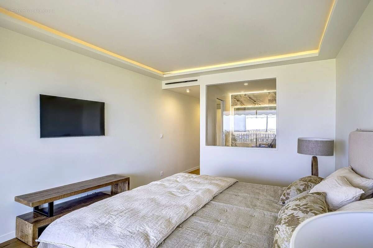 Cannes, Basse Californie - Appartement 4 pièces vue mer  111 m² - photo 34