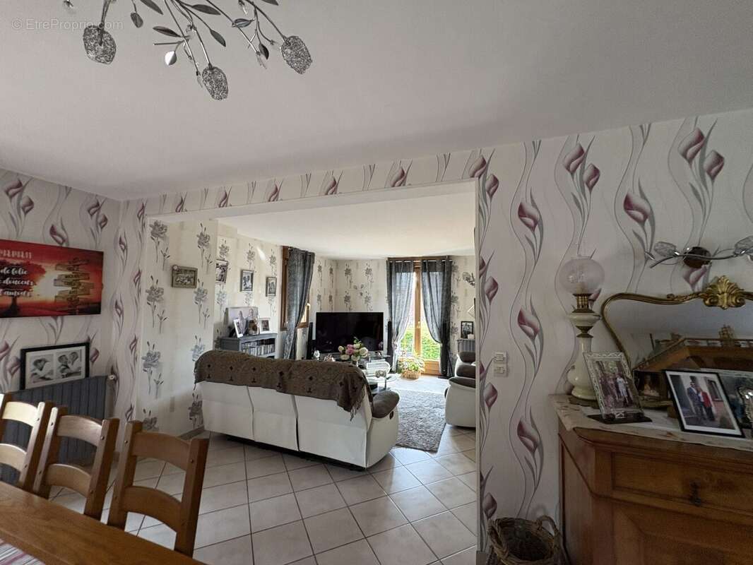 Maison à BELLOU-LE-TRICHARD