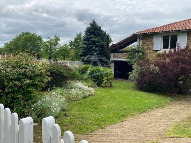 Maison à CHASSENEUIL-SUR-BONNIEURE