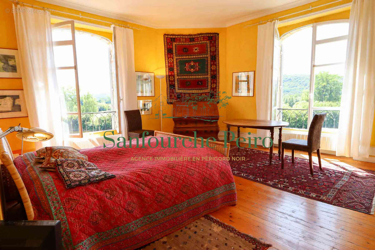 Maison à BEYNAC-ET-CAZENAC