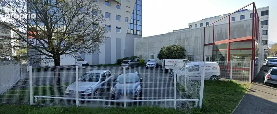 888 m² à Grenoble  - photo 3