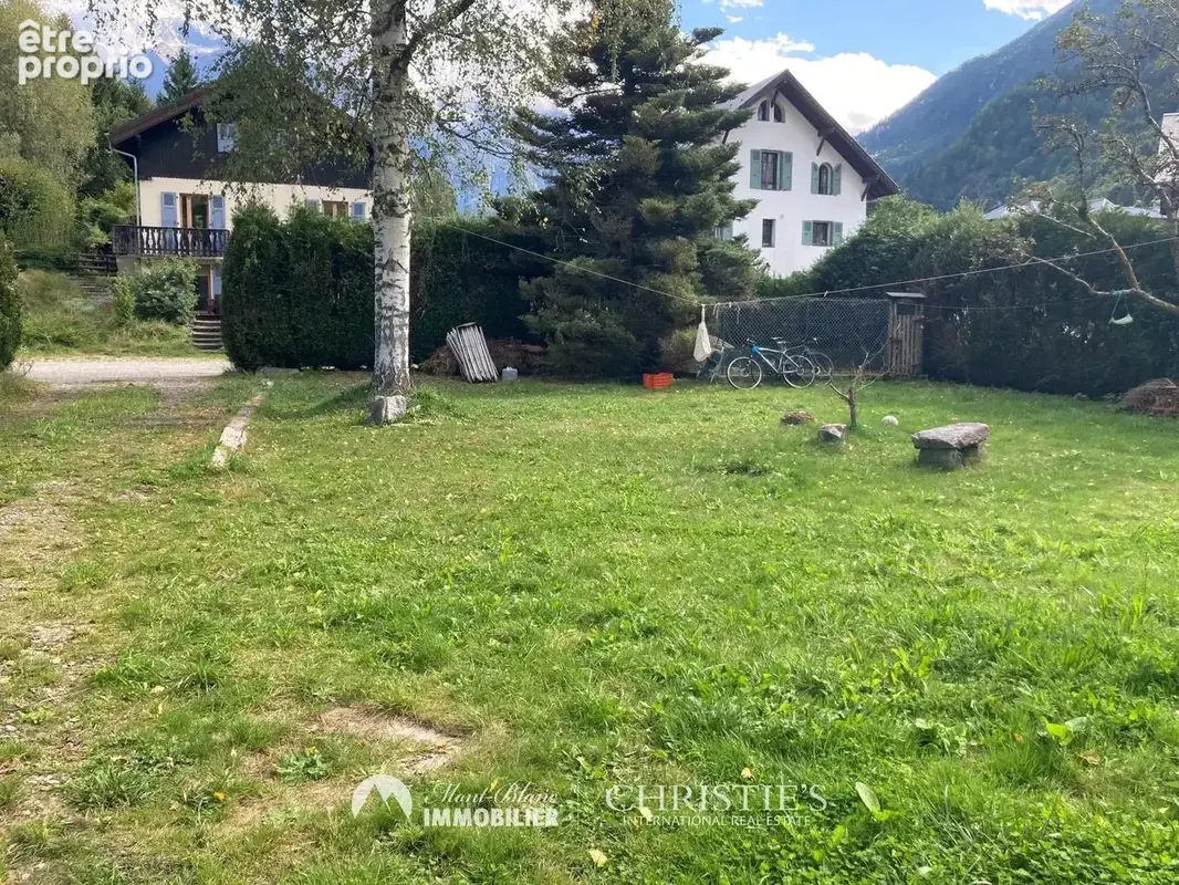 Terrain constructible de 543 m² à Les Houches - photo 1