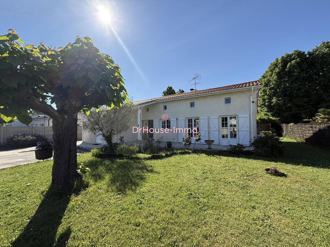 Maison à SAINT-JEAN-D'ILLAC
