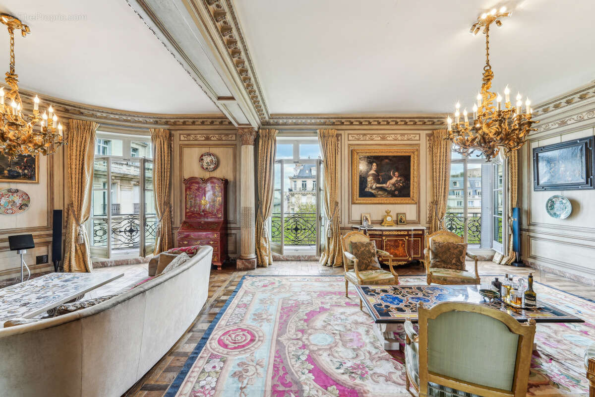 Appartement à PARIS-16E