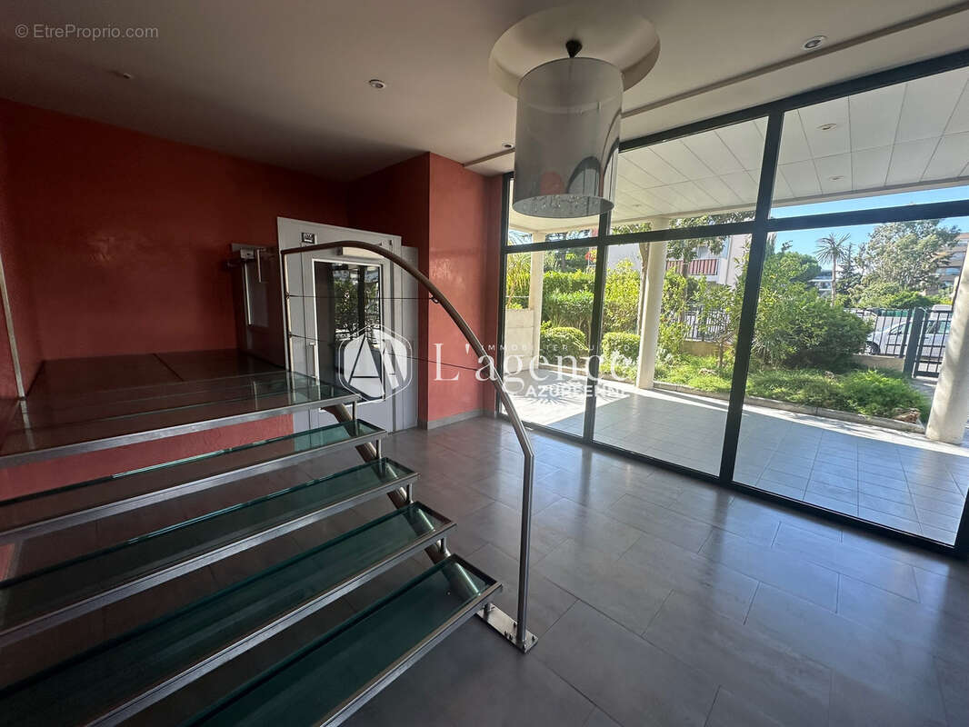Appartement à SAINT-LAURENT-DU-VAR