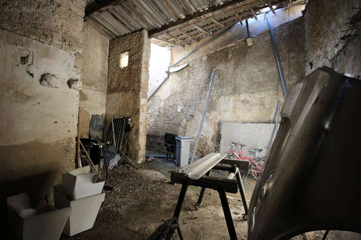 Maison à NISSAN-LEZ-ENSERUNE