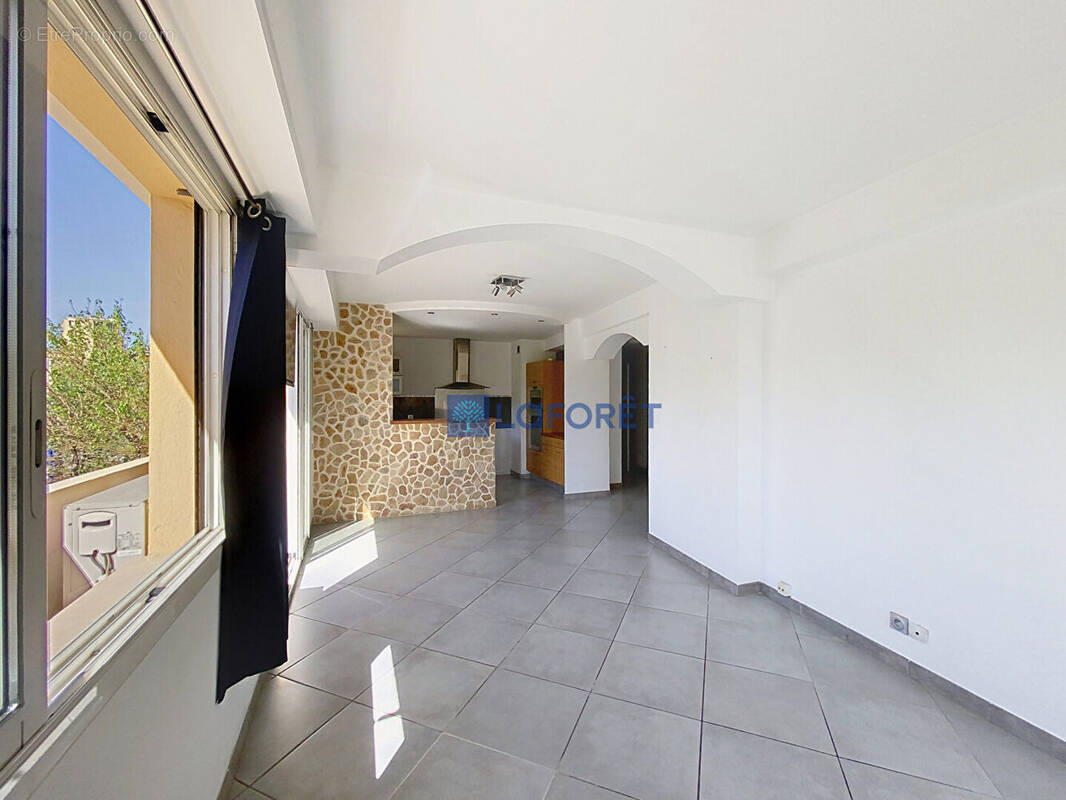 Appartement à MARSEILLE-5E