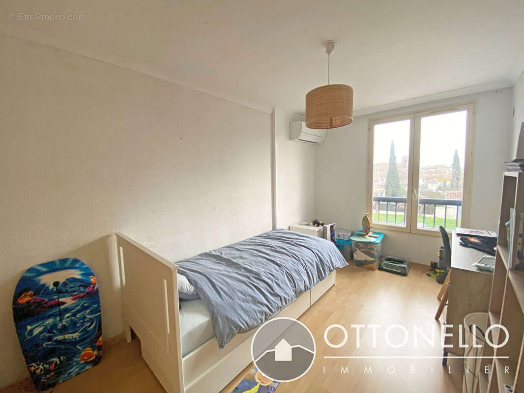 Appartement à ROQUEBRUNE-SUR-ARGENS