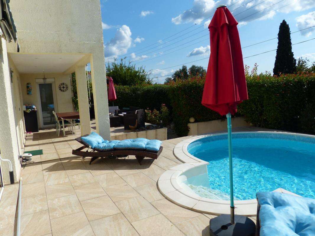 Villa de 229m2 habitable avec appartement independant en parfait etat avec jardin et piscine chauffee - photo 2
