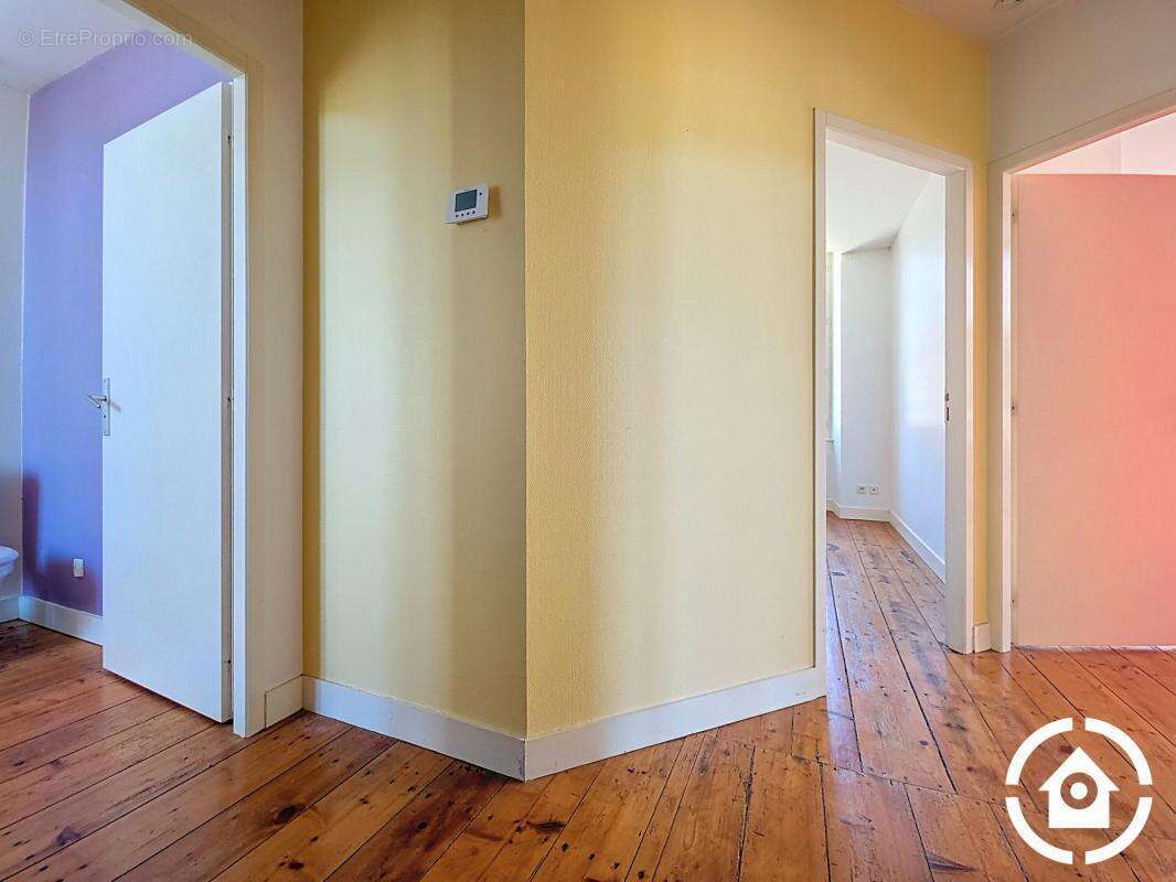 Maison à GENSAC-LA-PALLUE