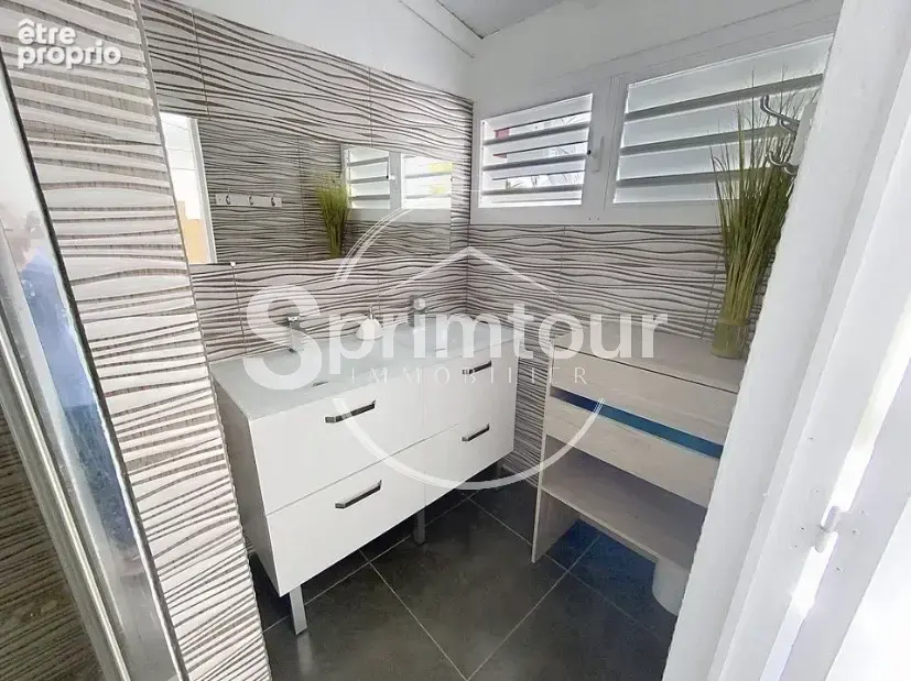 Marina Saint-Francois - Appartement T3 meublé en rez-de-chaussée avec piscine - photo 8