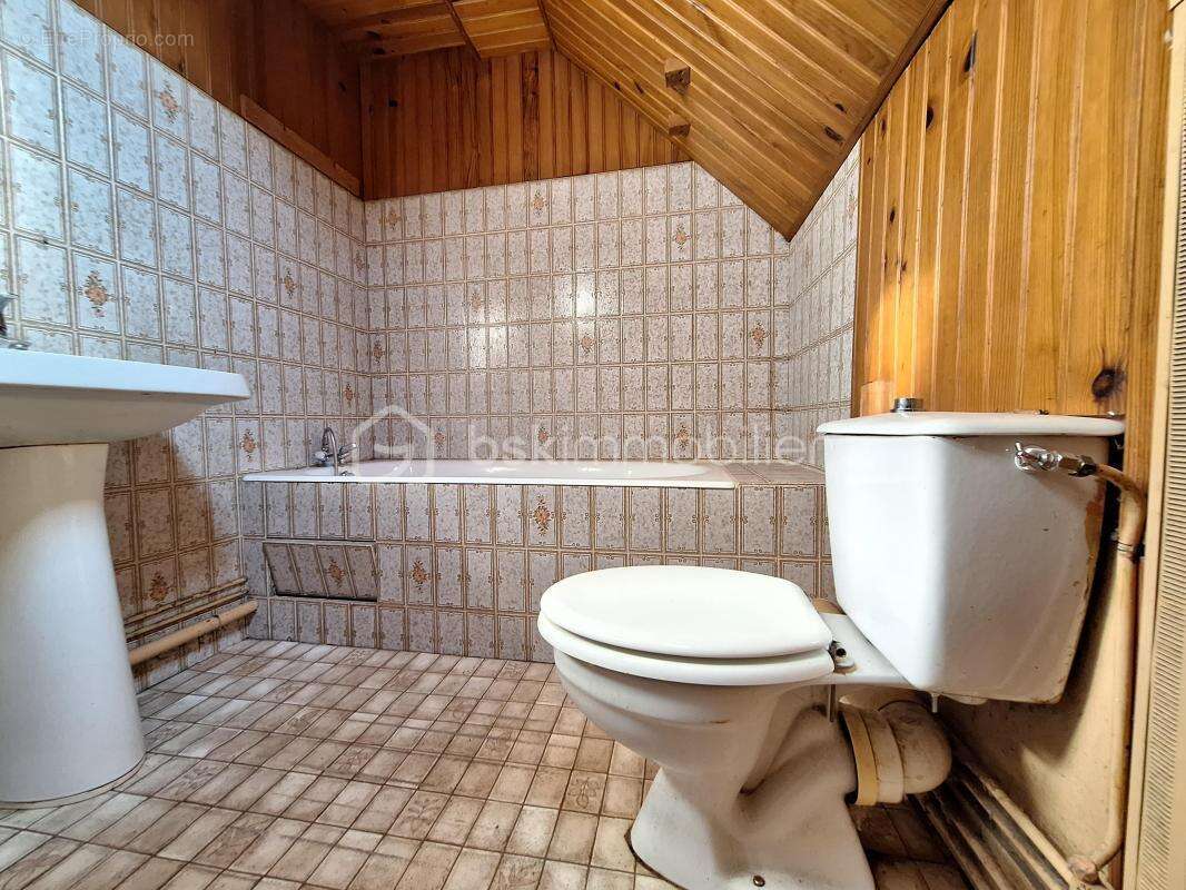 Maison à SAINT-DENIS-DE-L&#039;HOTEL