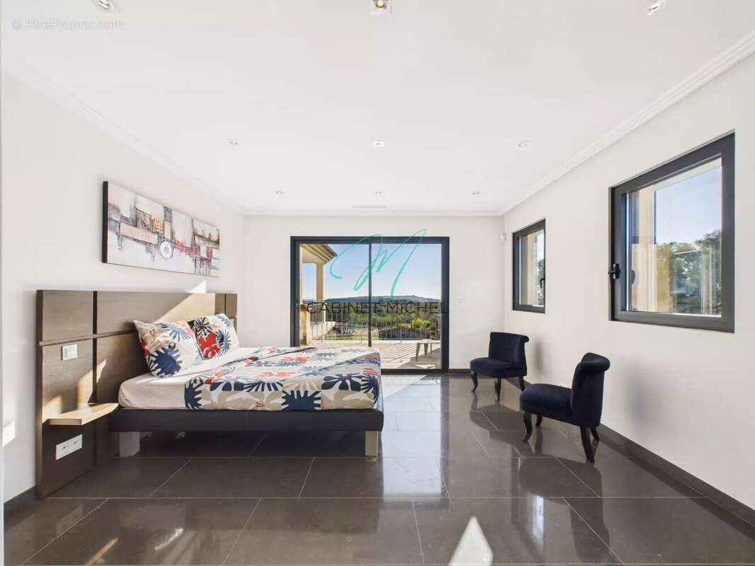 Maison à ROQUEFORT-LES-PINS