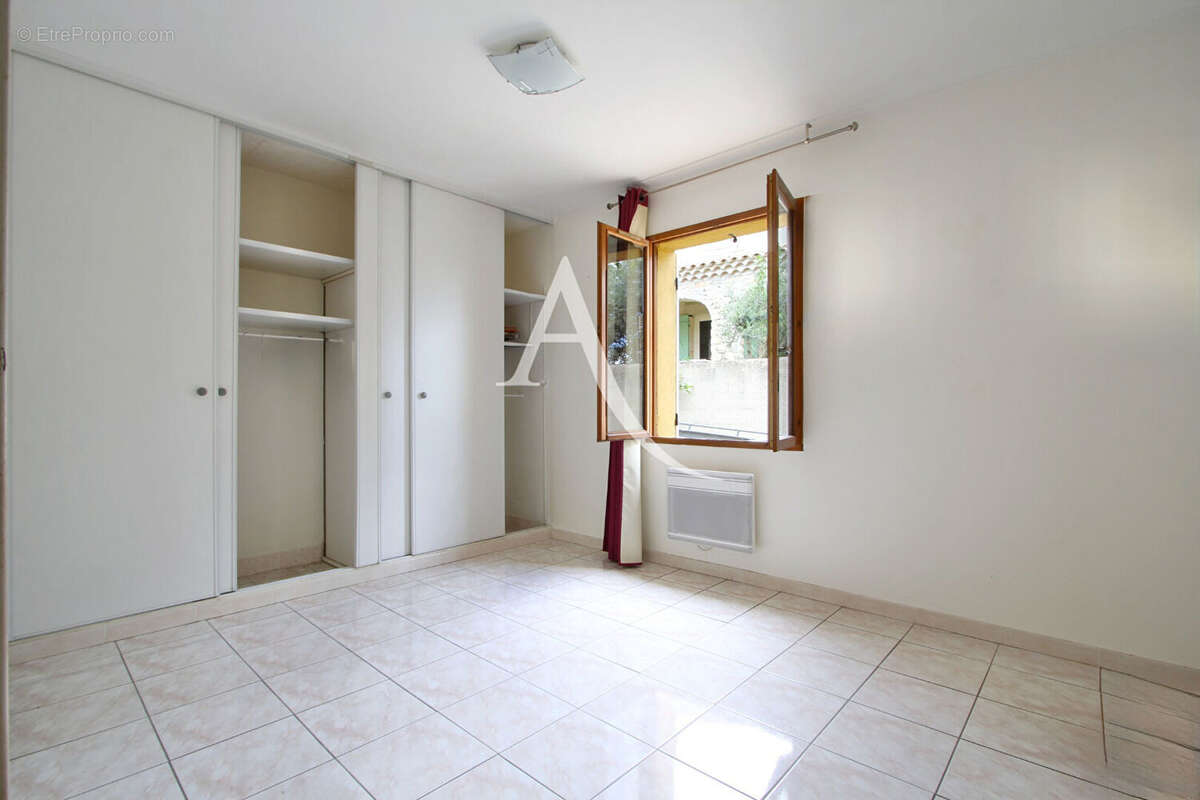 Villeneuve les maguelone - villa non mitoyenne - t5 - construction 1990 -101 m2 - 3 chambres - 1 mezzanine 2 sde - garage - 2 pa - photo 11