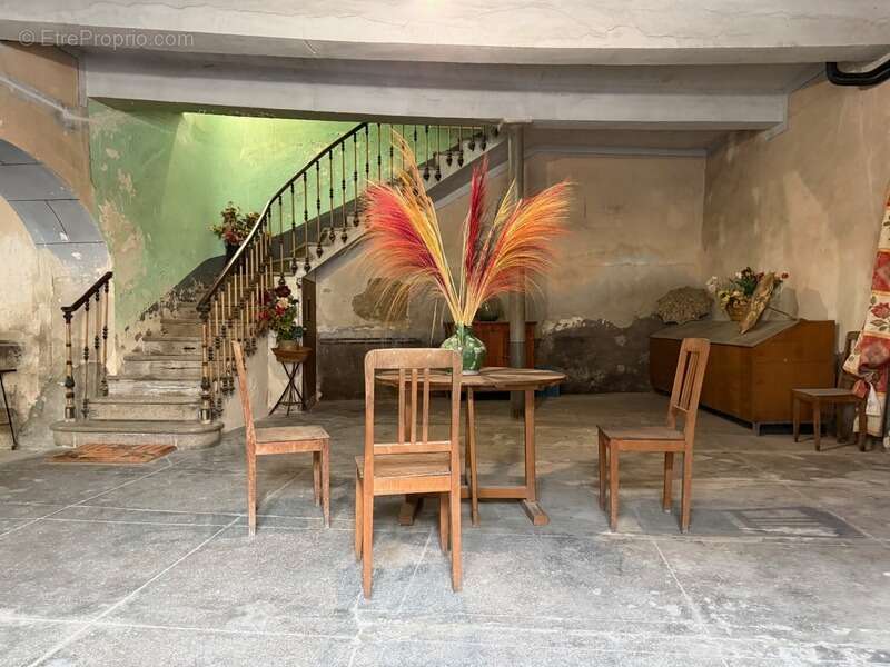 Olonzac centre – ancienne épicerie de gros du village - photo 17
