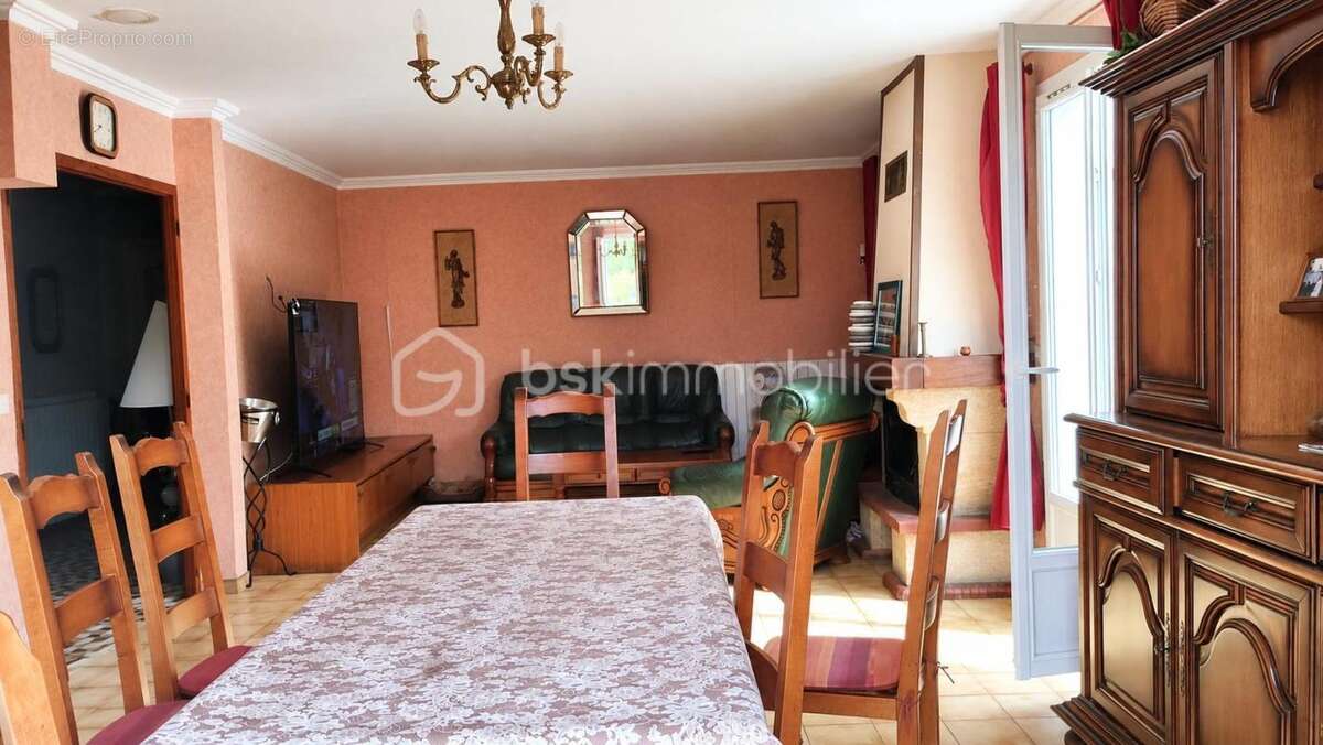 Maison de 110 m² à Nazelles-Négron - photo 4