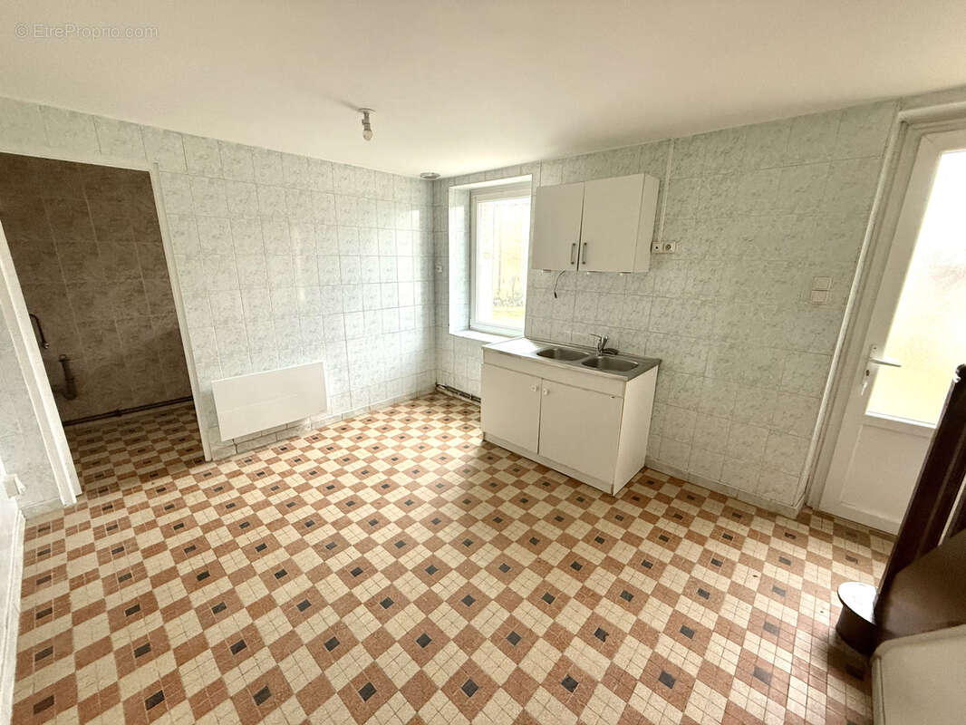 Maison à LA CHAPELLE-GLAIN