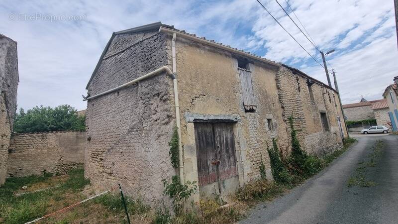 Commerce à BERNAY-SAINT-MARTIN