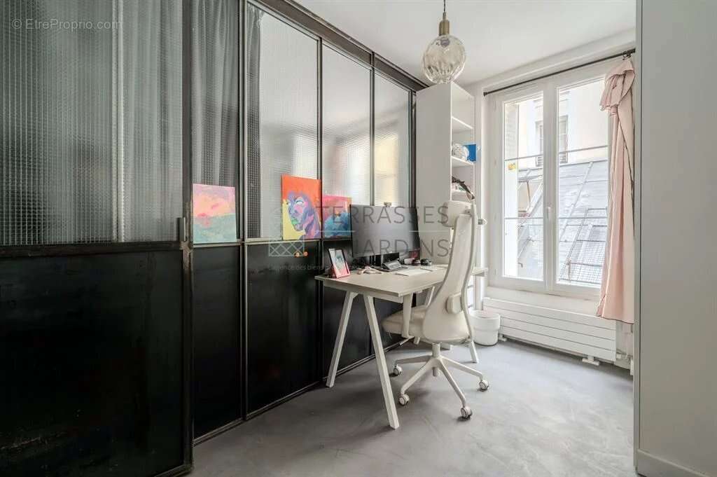 Appartement à PARIS-10E