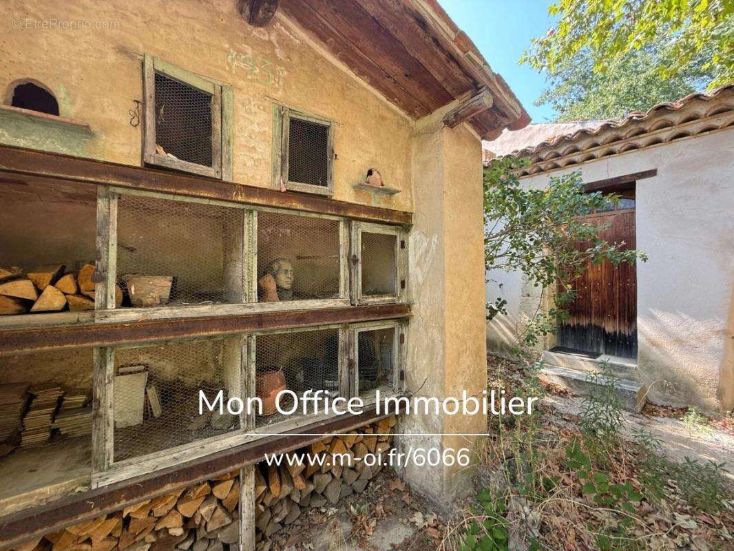 Référence : 6066-ANC - Bastide familiale avec dépendances et grand terrain à pied de La Tour d'Aigues - photo 14