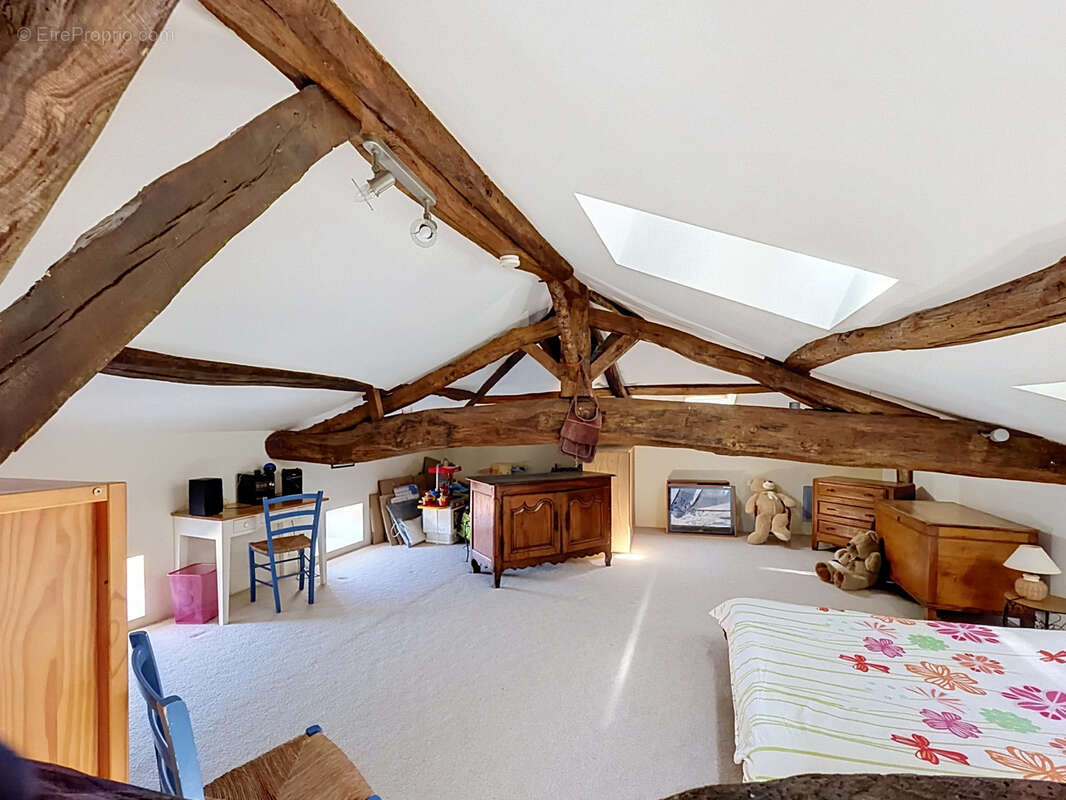 Maison à MONTIGNAC-CHARENTE