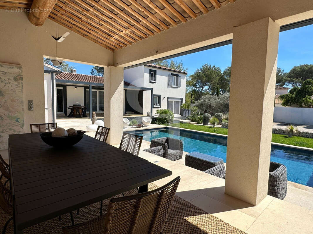 Maison à L'ISLE-SUR-LA-SORGUE