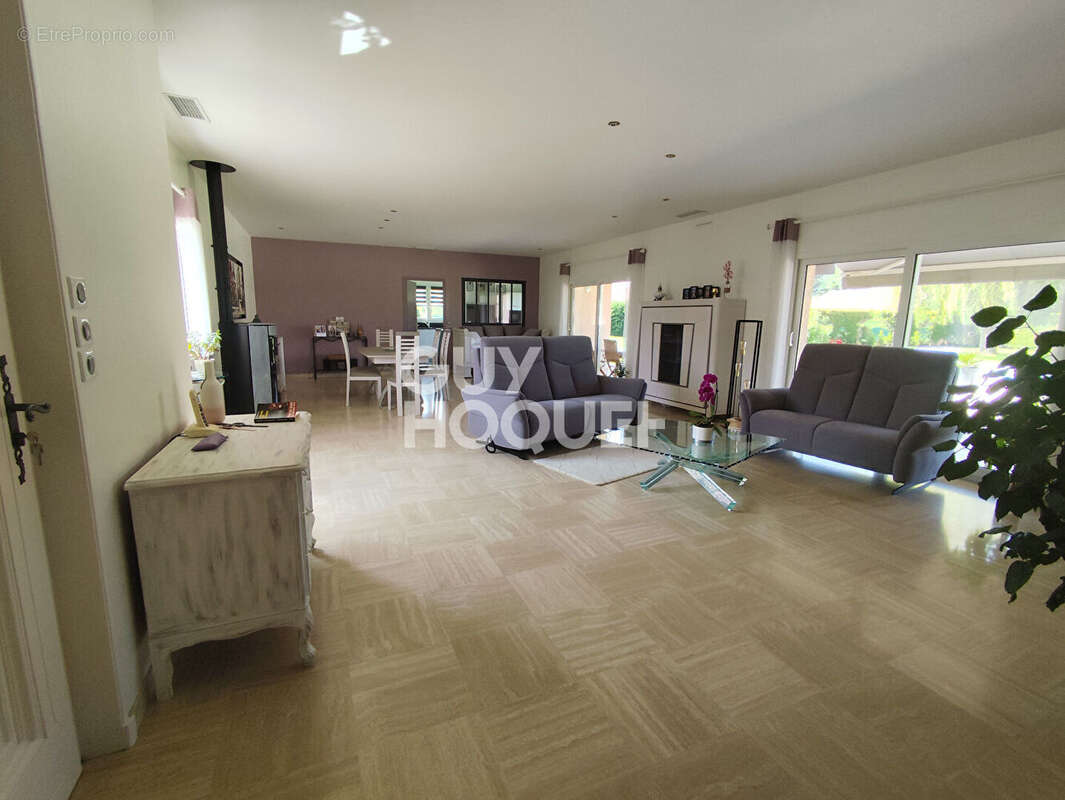 Maison à MONTROND-LES-BAINS