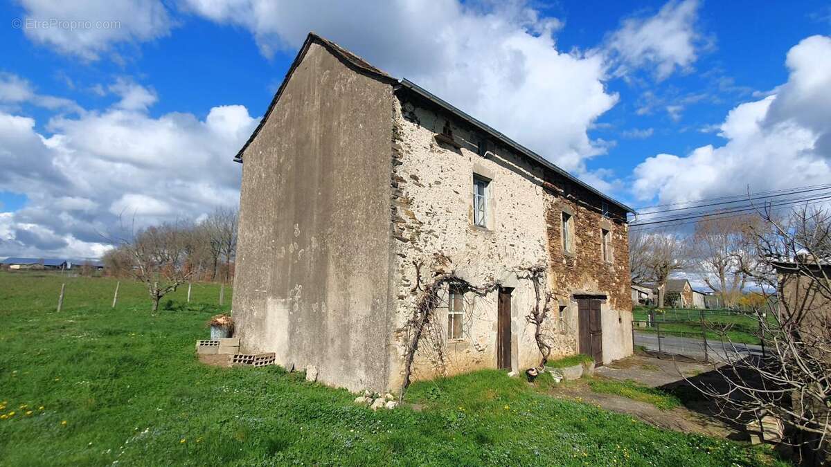 Maison à LA SALVETAT-PEYRALES